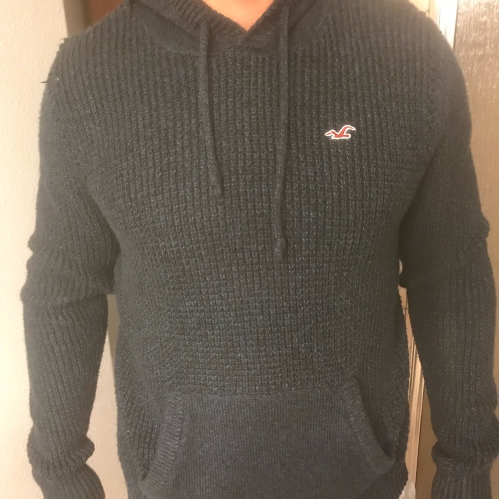 Hollister sweater New condition size large.